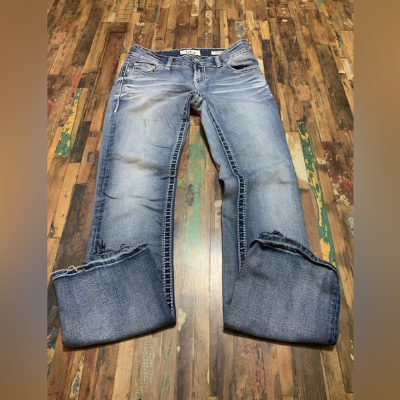 Daytrip Denim - 𝅺DayTrip Virgo Jeans Size 26R- Hem has fraying